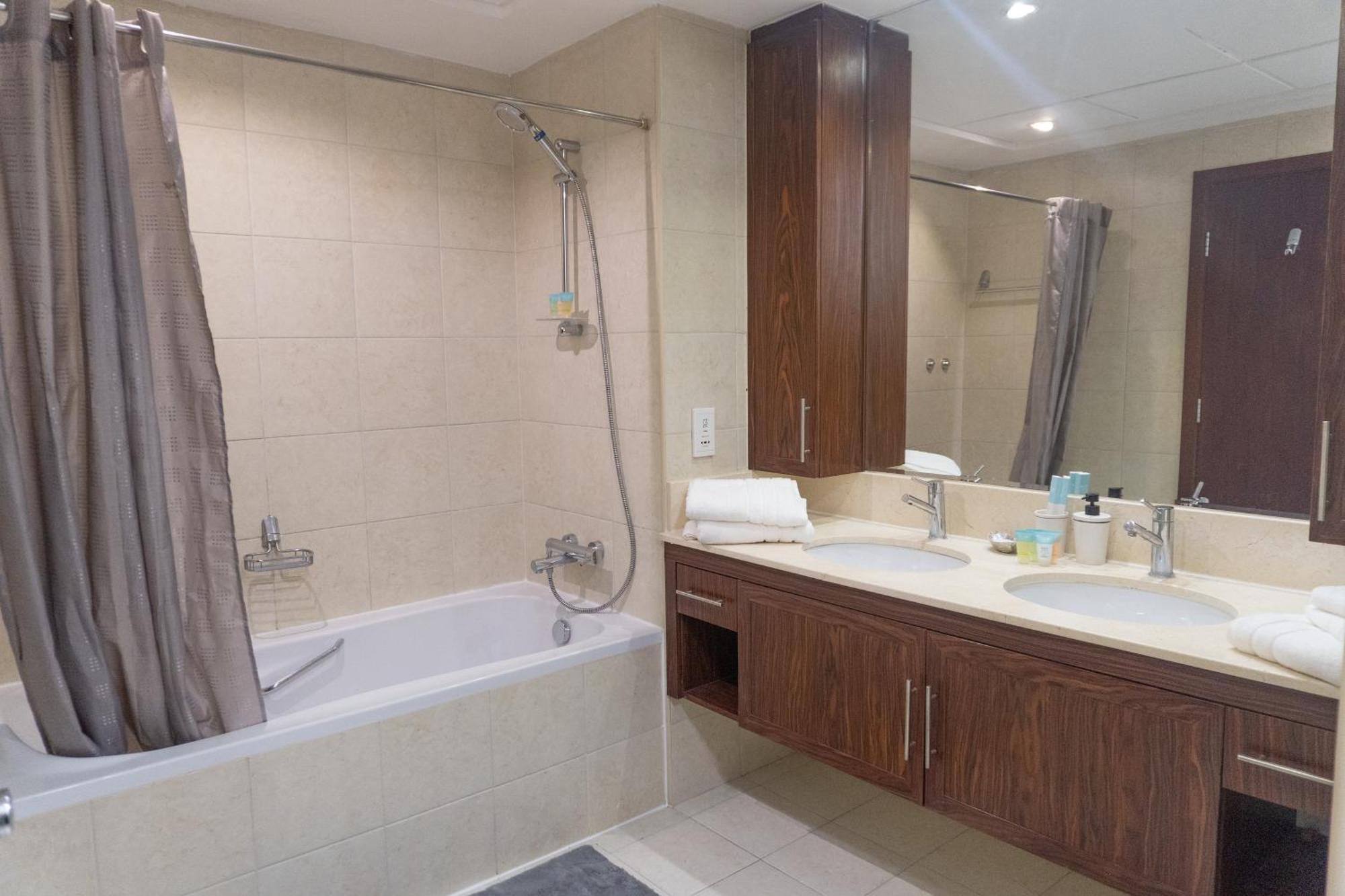 Apartament Downtown Oasis, Burj Khalifa Views, Luxury Amenities Dubaj Zewnętrze zdjęcie